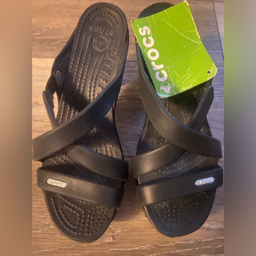 Crocs Black Cross-Strap Sandals Cyprus Heels Women’s size 7-NWT